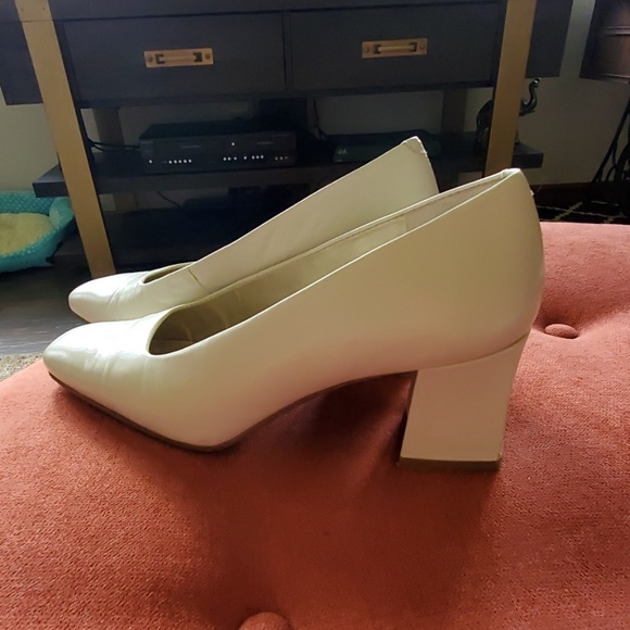 Pumps - Picture 2 of 4